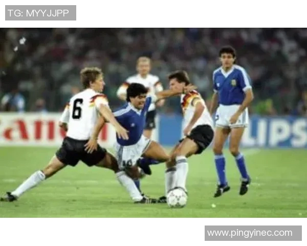 足球明星鸡哥的精彩瞬间与魅力造型全景展示图集